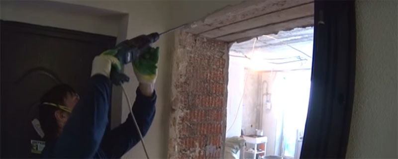Демонтаж двери. Зачистка проёма Демонтаж двери. Зачистка проёма