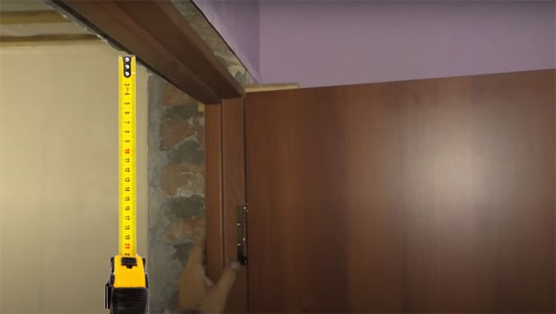 Установка дверей специалистами